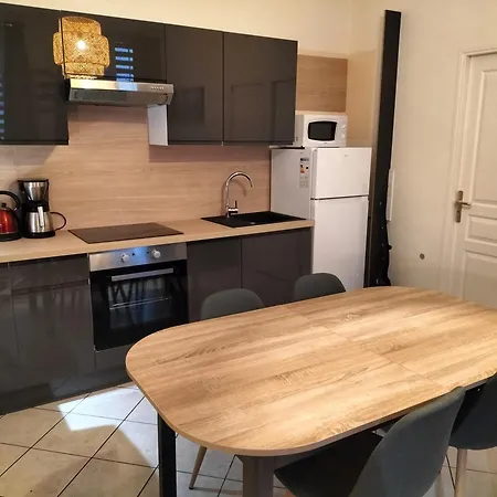 4 Personnes Hyper Centre En Vieille Au Pied Des Remparts *