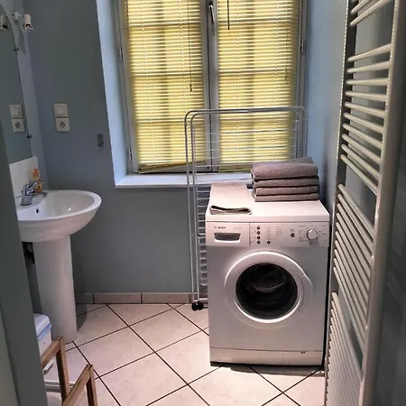 4 Personnes Hyper Centre En Vieille Au Pied Des Remparts *